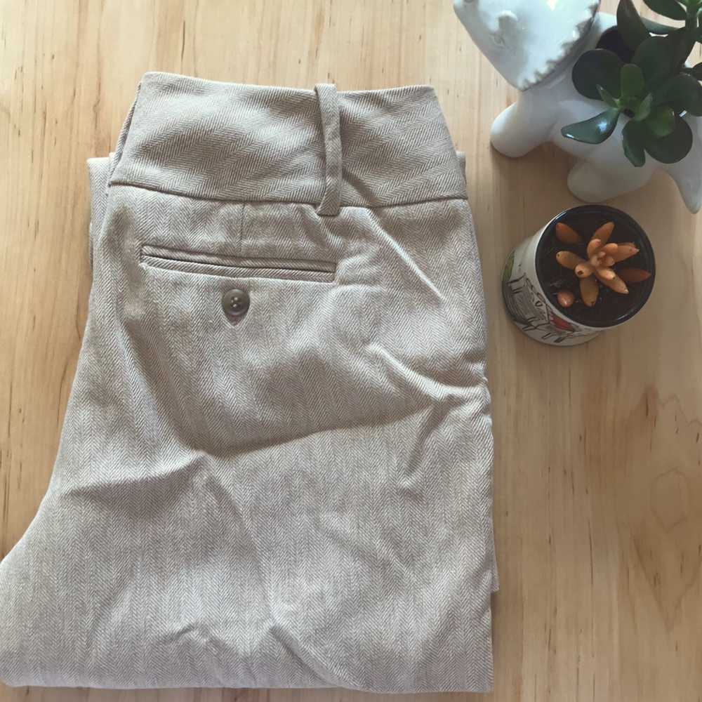 Cropped khaki pants, Cassidy fit